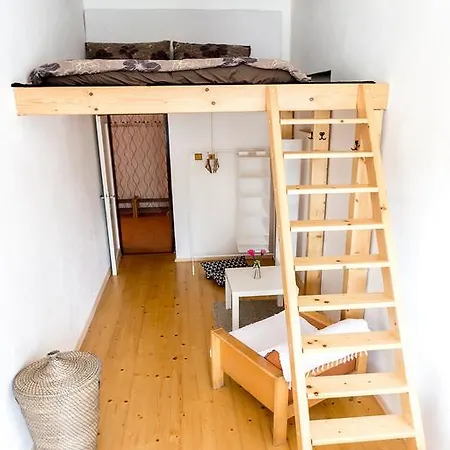 Cozy Near Center ホームステイ オストラヴァ